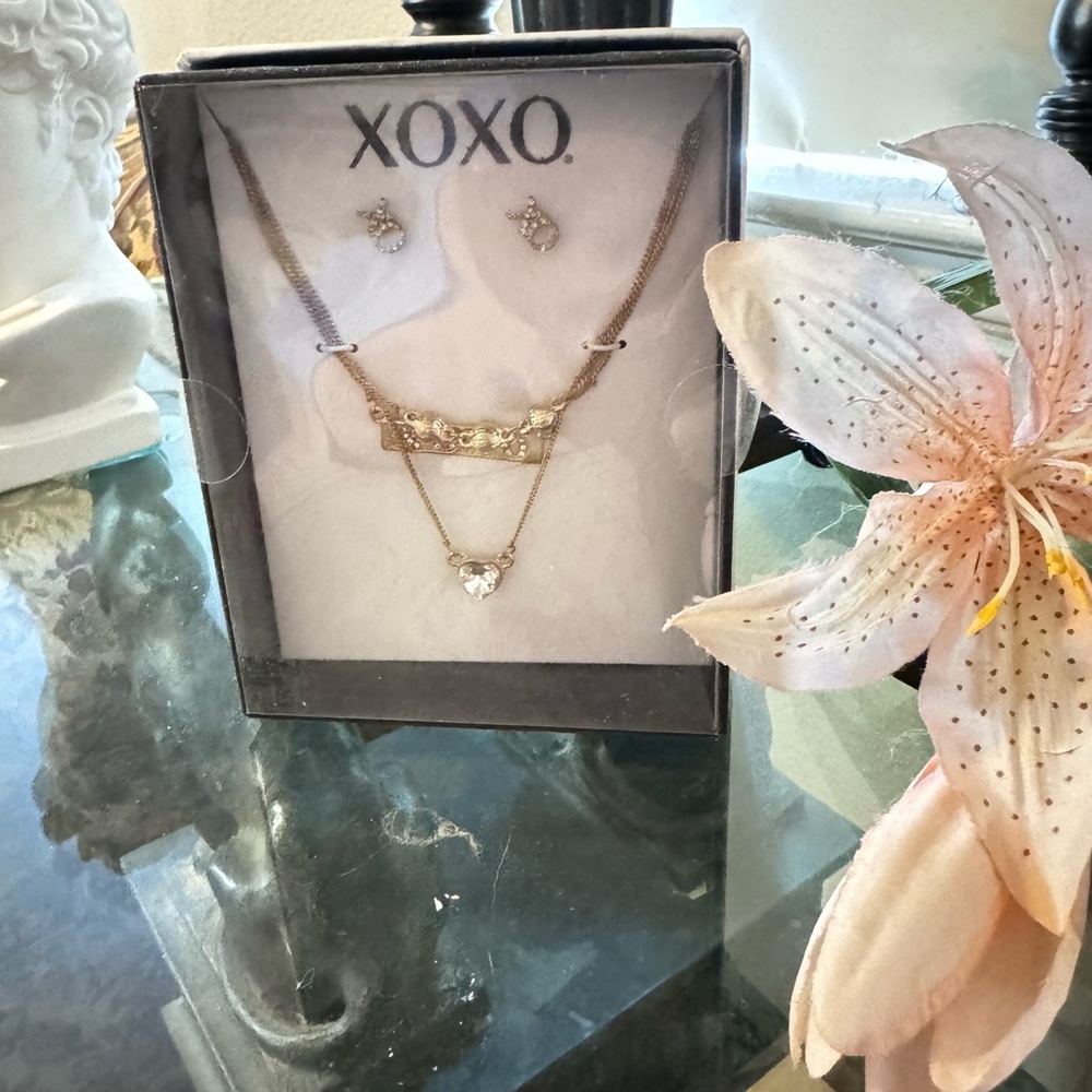 NWT XOXO Necklace and Earrings